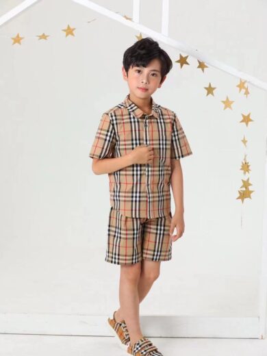 Burberry signature shorts/t-shirts set