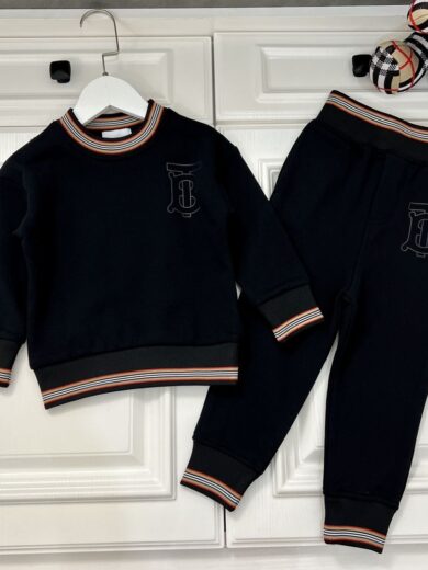 Burberry signature shorts/t-shirts set